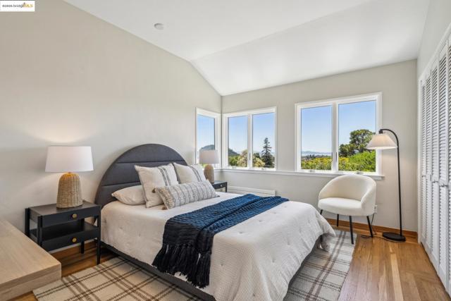 917 Avis Dr, El Cerrito CA: https://media.crmls.org/mediaz/7b25af79-7f75-4678-8193-0fb1bde8cef8.jpg