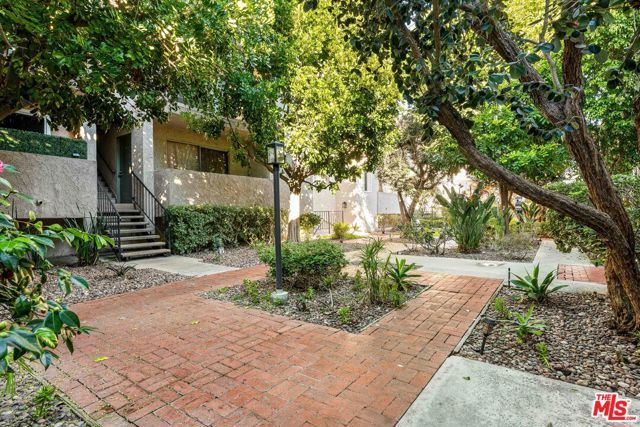 5055 Coldwater Canyon Avenue, Sherman Oaks CA: https://media.crmls.org/mediaz/7b25c82c-970c-49eb-aab6-fb9ce31cac8a.jpg