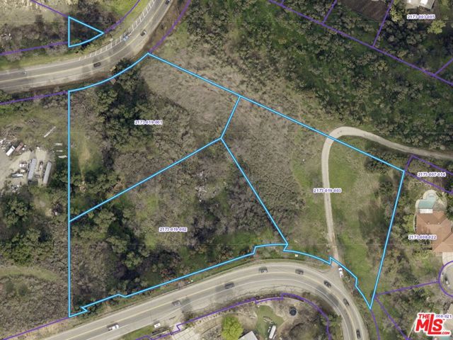 1 N Topanga Canyon Boulevard, Woodland Hills CA: https://media.crmls.org/mediaz/7b262c0f-a240-4944-8831-9e6ca9ace343.jpg