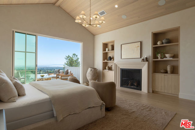 1682 San Onofre Drive, Pacific Palisades CA: https://media.crmls.org/mediaz/7b263d6a-7b49-4cc7-9981-8817606572d1.jpg