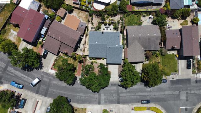 32212 Deborah Dr, Union City CA: https://media.crmls.org/mediaz/7b264e11-f093-4a4a-8381-0aac3e2a675a.jpg