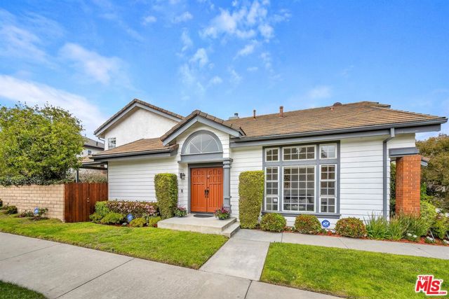 8319 Berger Avenue, Playa del Rey CA: https://media.crmls.org/mediaz/7b266b16-b56e-4b60-a1a2-4b069eebc388.jpg