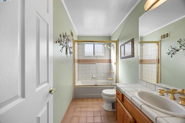 2461 Trenton Dr, San Bruno CA: https://media.crmls.org/mediaz/7b27c092-13f6-436d-a304-b7bc7749a524.jpg