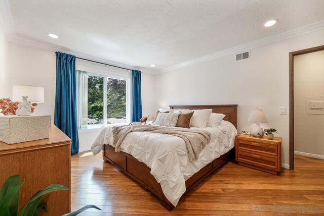 3157 Evening Way, La Jolla CA: https://media.crmls.org/mediaz/7b27cd35-ce26-46b6-8dcc-4e3cf1c1fb36.jpg