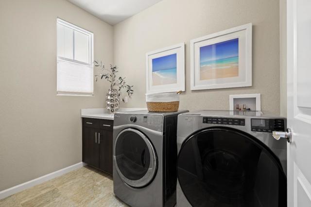 850 Maple Place, East Palo Alto CA: https://media.crmls.org/mediaz/7b283092-3817-448c-aaed-58652ecd2173.jpg
