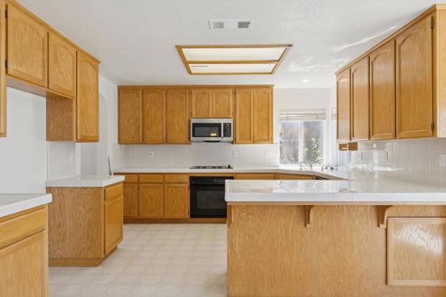 859 Sandra Street, Los Banos CA: https://media.crmls.org/mediaz/7b290bf0-4441-4f19-9acd-21cb340ad1b2.jpg