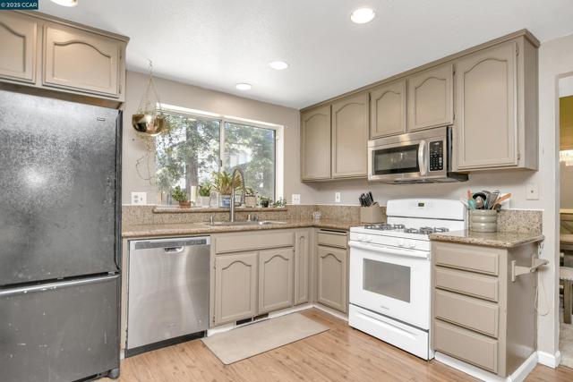 5008 Brookhaven Way, Antioch CA: https://media.crmls.org/mediaz/7b29754a-8056-4d1c-b5fb-4fe7c11b5aba.jpg