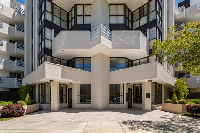 110 Park Road, Burlingame CA: https://media.crmls.org/mediaz/7b2a1682-0ff5-4c6e-8f41-c53a2d381c6e.jpg