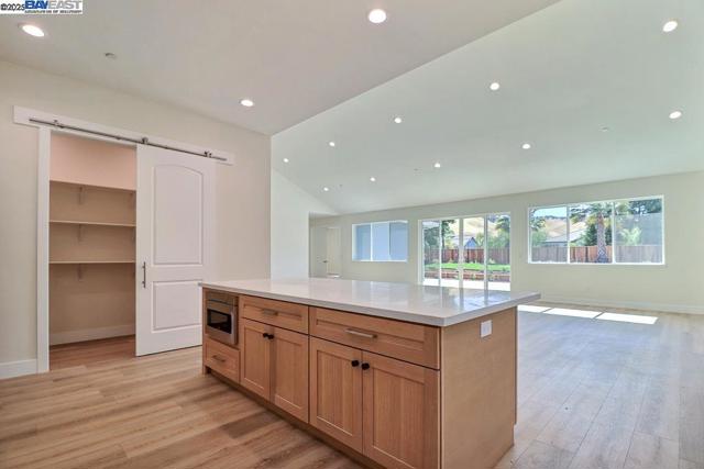 5232 Henderson Ct, Antioch CA: https://media.crmls.org/mediaz/7b2a58f5-c2ad-46dc-bb56-b25ce0f27291.jpg