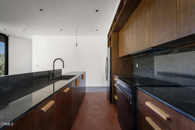 Detail Gallery Image 12 of 30 For 596 Quail Dr, Los Angeles,  CA 90065 - 3 Beds | 2 Baths