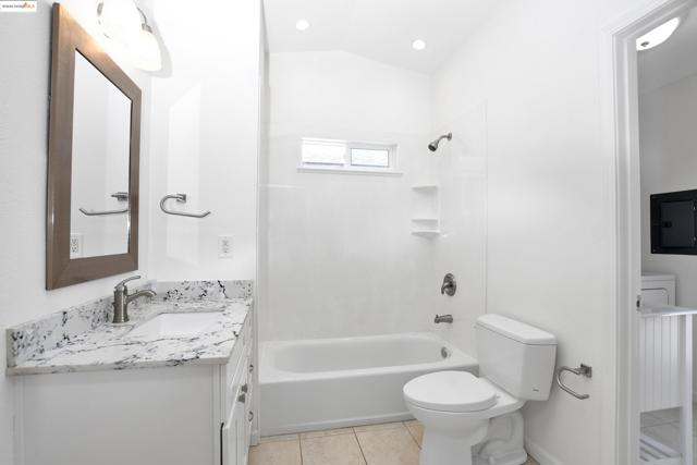 2086 Oakridge Ln, Pittsburg CA: https://media.crmls.org/mediaz/7b2aa54d-be14-47a6-b8e0-5f7c2b13ceed.jpg