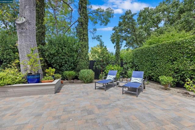 1838 Sunnyvale Ave, Walnut Creek CA: https://media.crmls.org/mediaz/7b2aa73d-23fd-4d34-a66b-287c46dbce13.jpg