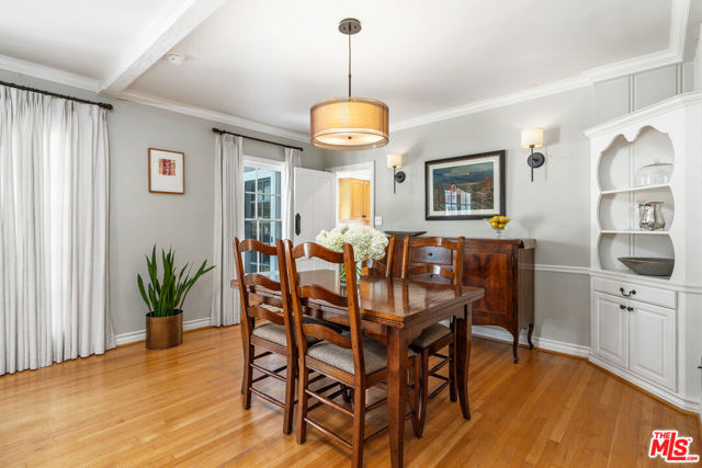 10574 Holman Avenue, Los Angeles CA: https://media.crmls.org/mediaz/7b2b4cad-af88-4d44-82ba-9fc5a8bc5e14.jpg