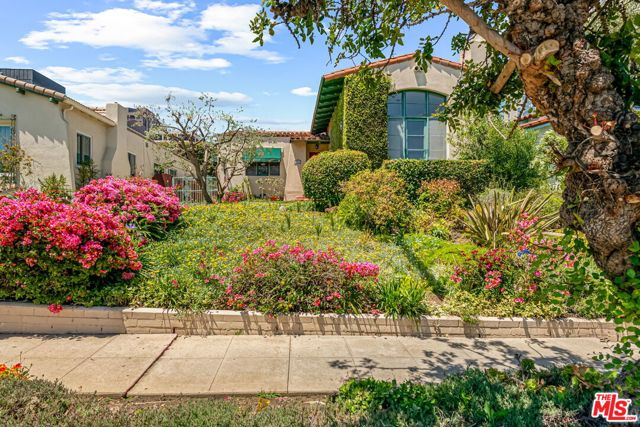 10815 Rochester Avenue, Los Angeles CA: https://media.crmls.org/mediaz/7b2c2067-d63b-40e5-bed5-8cfcf484cf9f.jpg