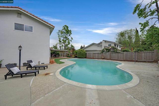 2043 Gill Port Ln, Walnut Creek CA: https://media.crmls.org/mediaz/7b2d3df9-a360-4879-ac04-dc9d2ccc06ea.jpg