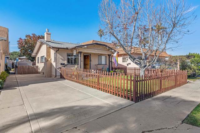 4830 4832 Utah St, San Diego CA: https://media.crmls.org/mediaz/7b2d7119-d879-49ac-a641-b0fda9db4547.jpg