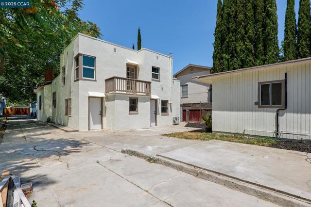 1335 Pine St, Pittsburg CA: https://media.crmls.org/mediaz/7b2da363-b59f-458d-950a-34166b506a40.jpg