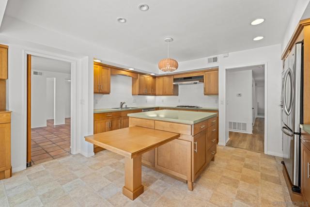 1640 El Paso Real, La Jolla CA: https://media.crmls.org/mediaz/7b2da873-c283-4a42-952a-60971cf9fa63.jpg
