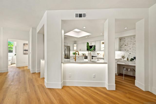 12370 Carmel Country Rd, San Diego CA: https://media.crmls.org/mediaz/7b2dbbeb-ae06-4803-bfaa-483a80d1bdaa.jpg