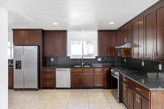 Detail Gallery Image 11 of 27 For 19065 Envoy Ave, Corona,  CA 92881 - 3 Beds | 2 Baths