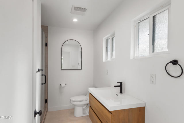 Detail Gallery Image 17 of 27 For 3880 Shadow Grove Rd, Pasadena,  CA 91107 - 3 Beds | 3/1 Baths