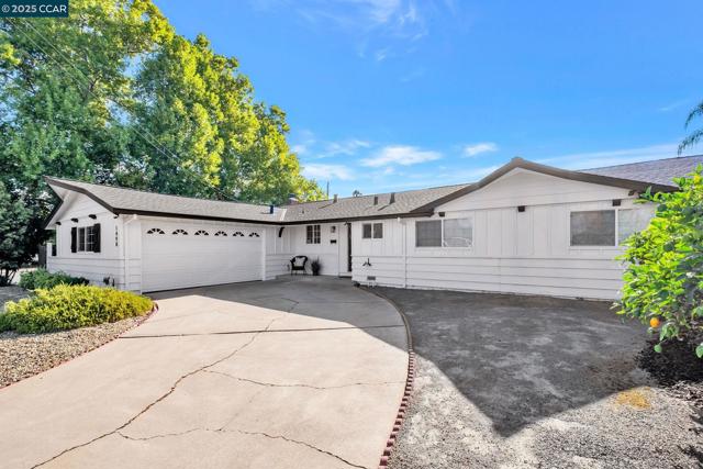 1498 Delaware Dr, Concord CA: https://media.crmls.org/mediaz/7b2fe2f4-901e-48e1-ba2f-e4dec098a071.jpg