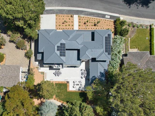 1025 Continental Drive, Menlo Park CA: https://media.crmls.org/mediaz/7b2fefe2-4158-46be-b71e-ec090397dd25.jpg