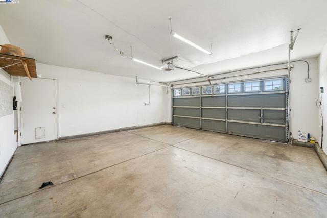 1983 Cork Oak Ln, Manteca CA: https://media.crmls.org/mediaz/7b301e91-3337-4b4e-b707-f17d2f500ce1.jpg