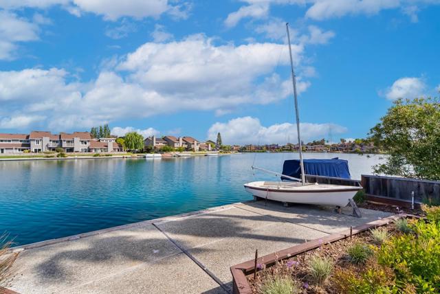 707 Santa Cruz Lane, Foster City CA: https://media.crmls.org/mediaz/7b302847-bcf7-4940-85f7-b2735d293e91.jpg