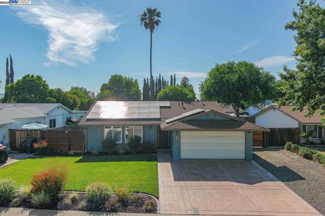 648 Buckeye Dr, Livermore CA: https://media.crmls.org/mediaz/7b30efca-a9ea-4e87-a264-cdb5676e5c7b.jpg
