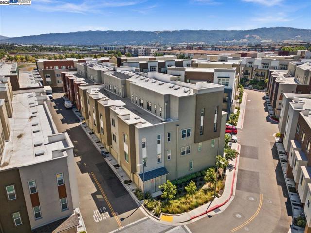 5483 Melissa Ln, Dublin CA: https://media.crmls.org/mediaz/7b31824f-7f8d-449a-988c-1a8ca21300dd.jpg