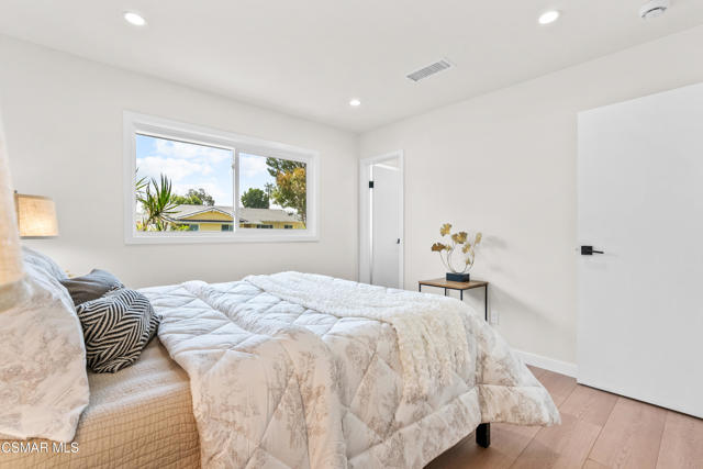 3167 Waco Avenue, Simi Valley CA: https://media.crmls.org/mediaz/7b31df35-0ceb-444d-9eda-5996cd0def48.jpg