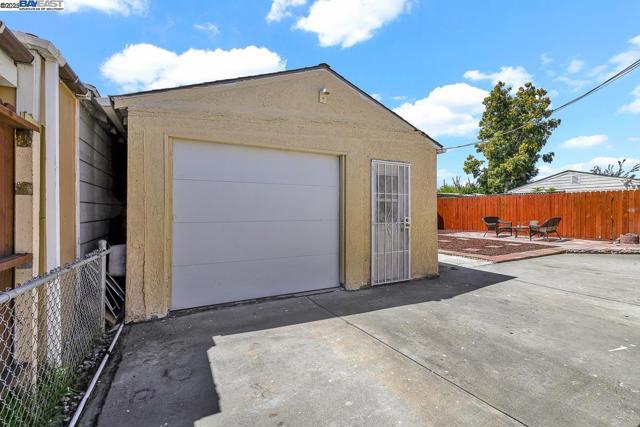 1069 Melcher St, San Leandro CA: https://media.crmls.org/mediaz/7b324b10-628a-4384-9884-5c996aae182f.jpg