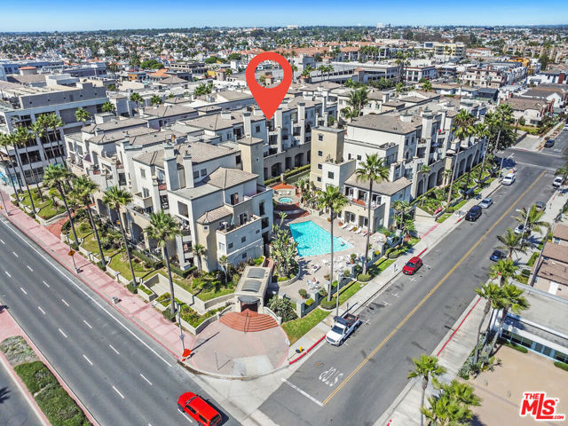 200 Pacific Coast Highway, Huntington Beach CA: https://media.crmls.org/mediaz/7b32bff0-6b4e-4b42-af7d-53911eecacfe.jpg
