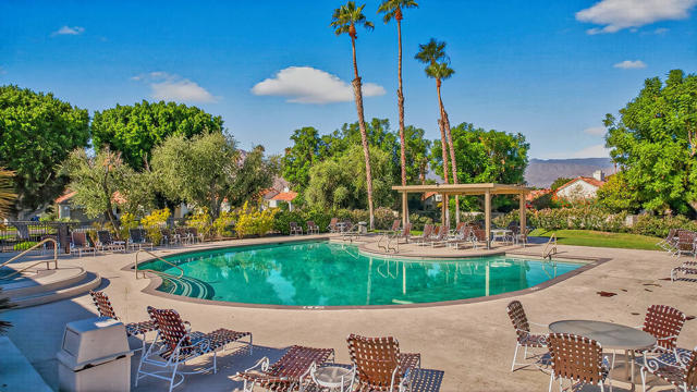 77707 Calle Las Brisas S, Palm Desert CA: https://media.crmls.org/mediaz/7b32f904-a98d-4c86-a8b2-87b23cf79730.jpg