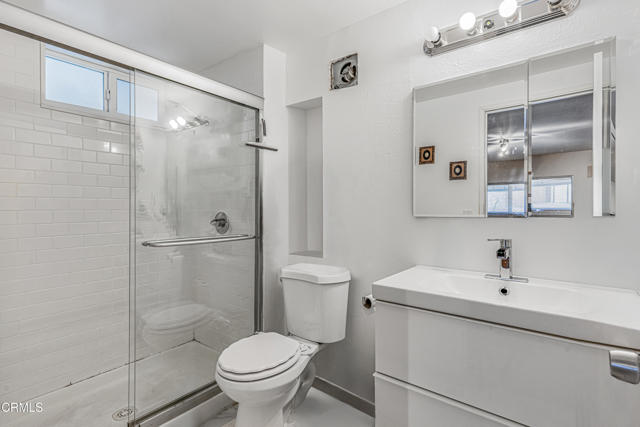 Detail Gallery Image 14 of 26 For 8811 Canoga Ave #353,  Canoga Park,  CA 91304 - 3 Beds | 2 Baths