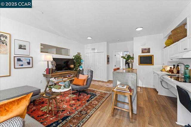 100 Esperanza Place, Walnut Creek CA: https://media.crmls.org/mediaz/7b3336fb-f008-41a9-937f-fc8265656b89.jpg