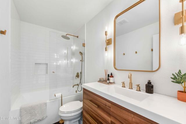 2658 Morning Grove Way, Thousand Oaks CA: https://media.crmls.org/mediaz/7b3359f9-c552-4006-aa10-6bbf959c4d38.jpg