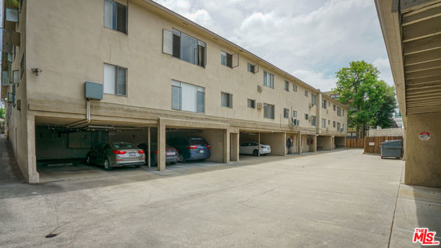 275 S Marengo Avenue, Pasadena CA: https://media.crmls.org/mediaz/7b338983-525d-429d-a3a2-b55f31b44eb3.jpg