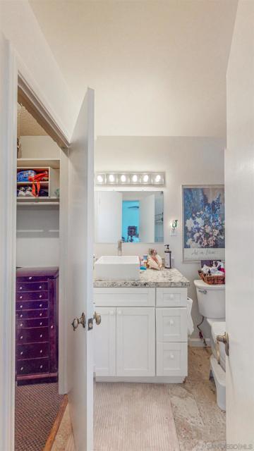 2701 Harriet St, Oceanside CA: https://media.crmls.org/mediaz/7b33e47f-963a-42e9-a9b5-ae34cdf2427a.jpg