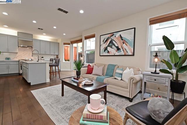 10 Almond Orchard Ln, San Ramon CA: https://media.crmls.org/mediaz/7b34b26e-c09d-45db-b447-b036a480e89b.jpg