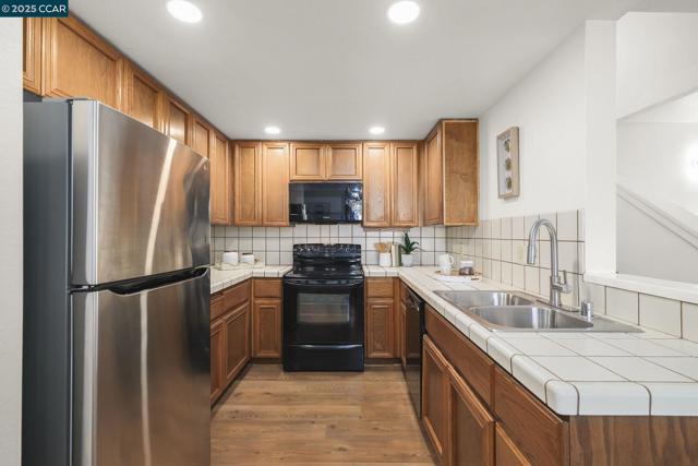 39993 Fremont Blvd, Fremont CA: https://media.crmls.org/mediaz/7b350f35-03d7-4714-93e2-415bc3cc6f5c.jpg