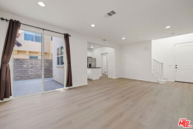 21749 Bene Drive, Santa Clarita CA: https://media.crmls.org/mediaz/7b352200-9dba-4c02-8d99-5b65d9697704.jpg