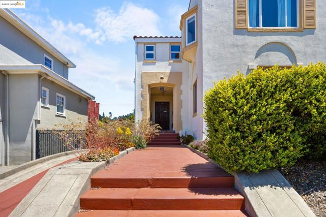 1222 Hollywood Ave, Oakland CA: https://media.crmls.org/mediaz/7b352cb1-3b99-449e-b8e0-ad34d38b3a28.jpg