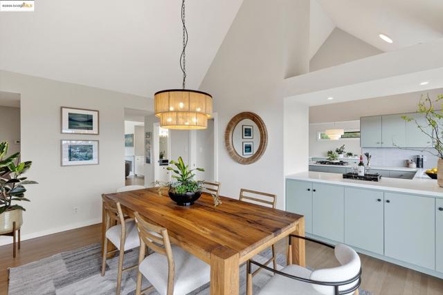 6475 Swainland Rd, Oakland CA: https://media.crmls.org/mediaz/7b3533e8-7c0d-4fae-bccf-96e6f19c905a.jpg
