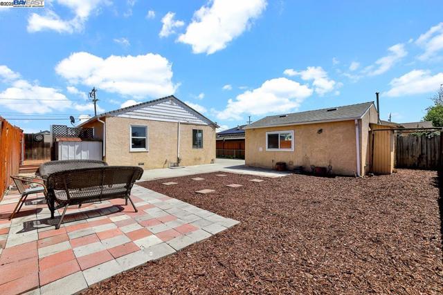 1069 Melcher St, San Leandro CA: https://media.crmls.org/mediaz/7b353a2b-3643-4600-b01a-d89d20613aed.jpg