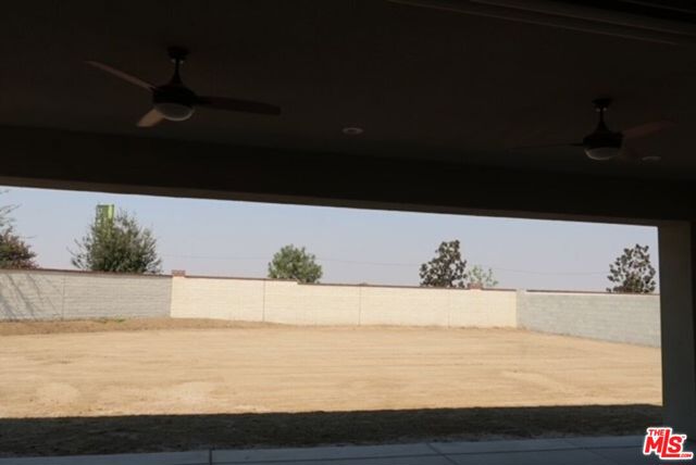 3719 Pathway Court, Bakersfield CA: https://media.crmls.org/mediaz/7b354571-5faa-471a-9513-5f278cefba68.jpg