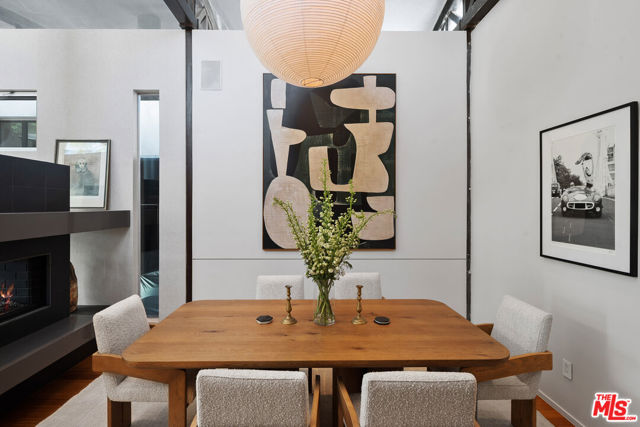8735 Dorrington Avenue, West Hollywood CA: https://media.crmls.org/mediaz/7b358f53-5570-4884-924b-e0f1da2b3efb.jpg