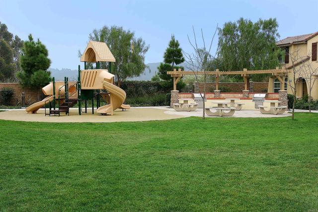3753 Bergen Peak Place, Carlsbad CA: https://media.crmls.org/mediaz/7b359a9f-272a-43fc-bd4d-1e31d0918f61.jpg