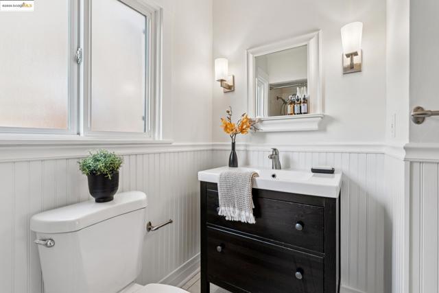 533 Lewis Ave, San Leandro CA: https://media.crmls.org/mediaz/7b36cb91-b231-420e-99b5-2ee25b0b3449.jpg